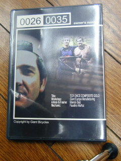 これもシリアルナンバー入り